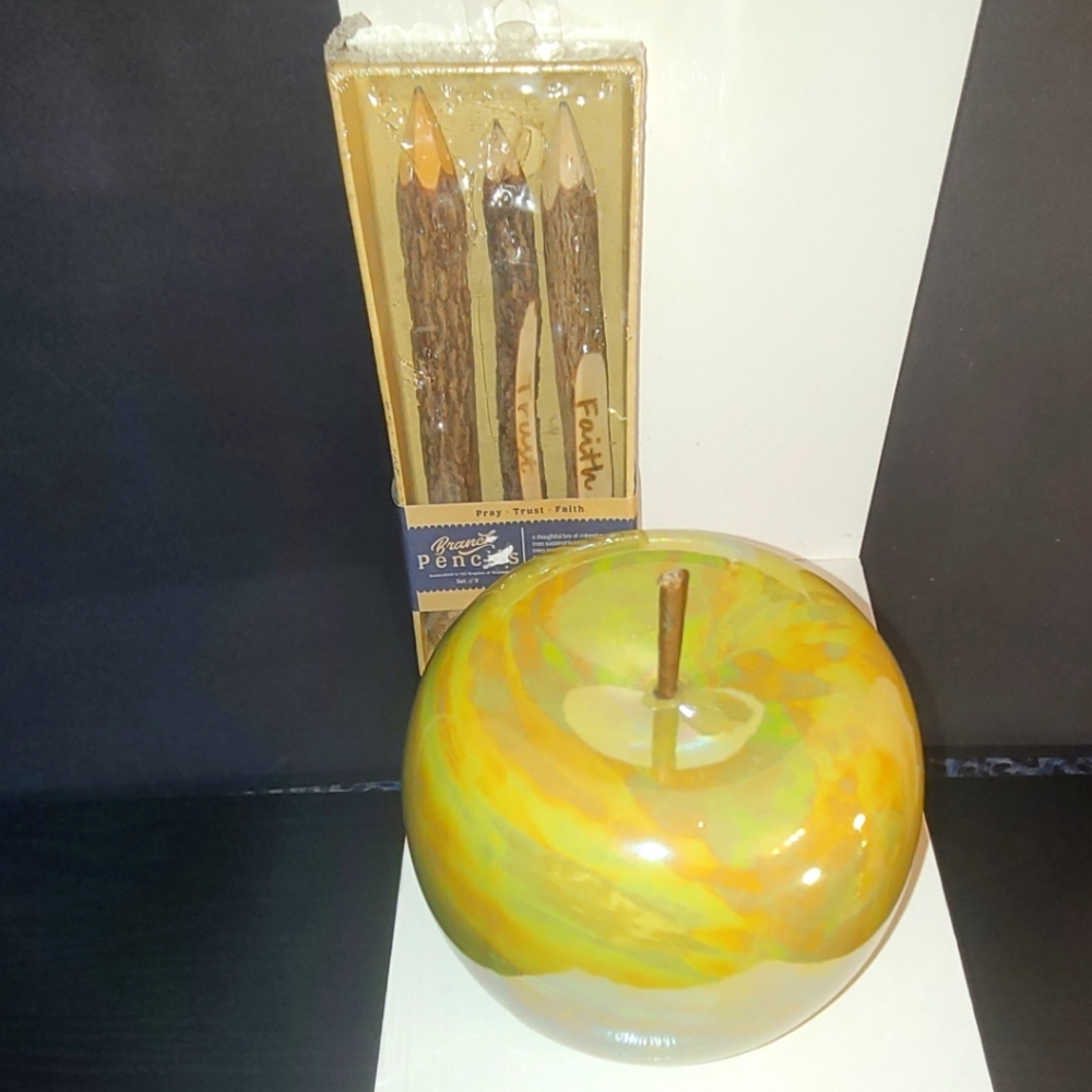 MEDIUM SIZED HANDMADE PORCELAIN "GREEN" APPLE DECOR
